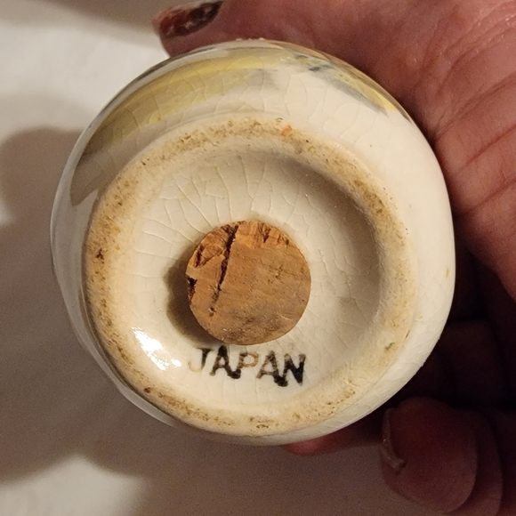 Antique Rooster Salt & pepper shakers. - Picture 3 of 5